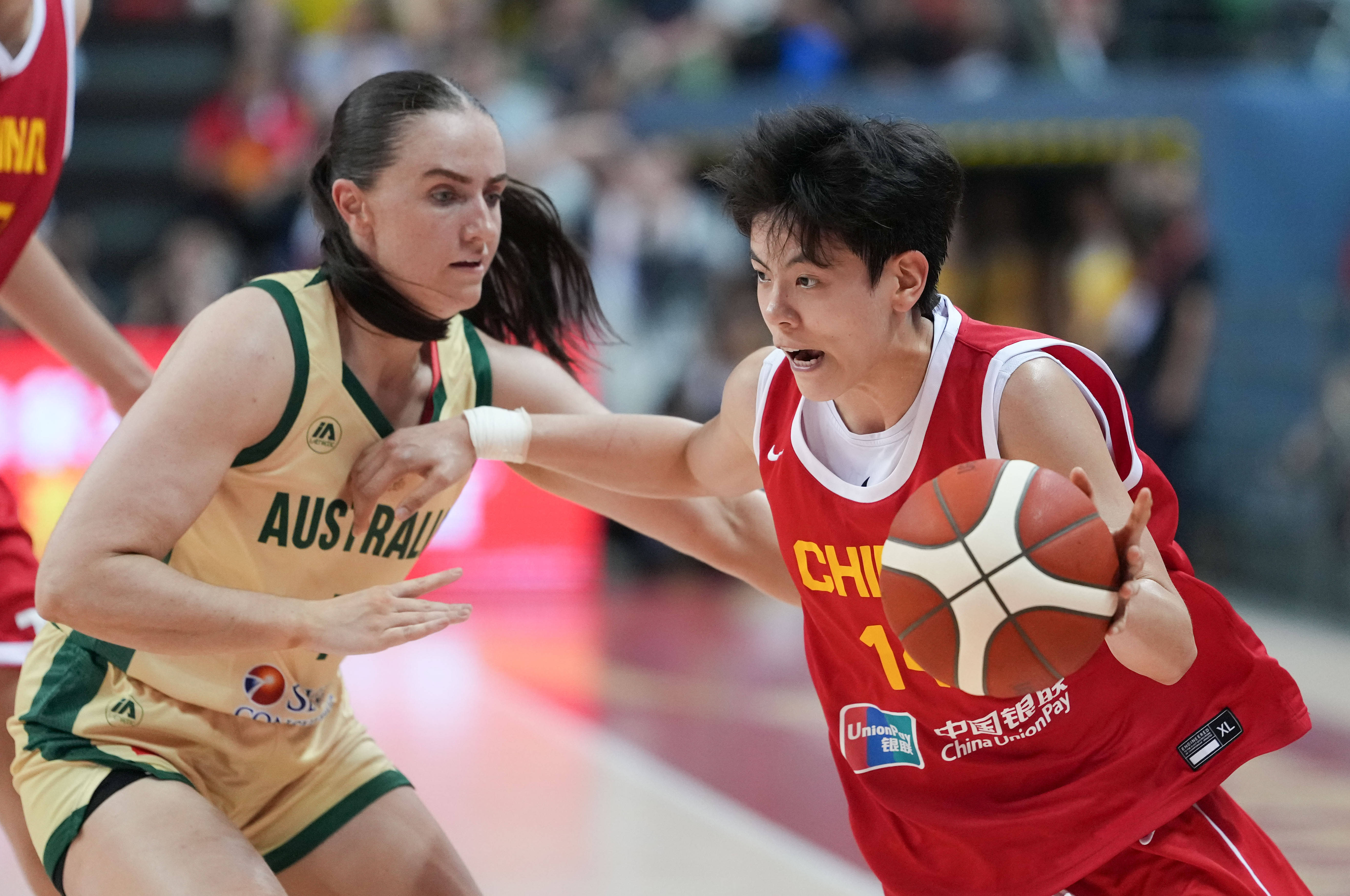 澳大利亚队夺下篮球比赛成功的简单介绍