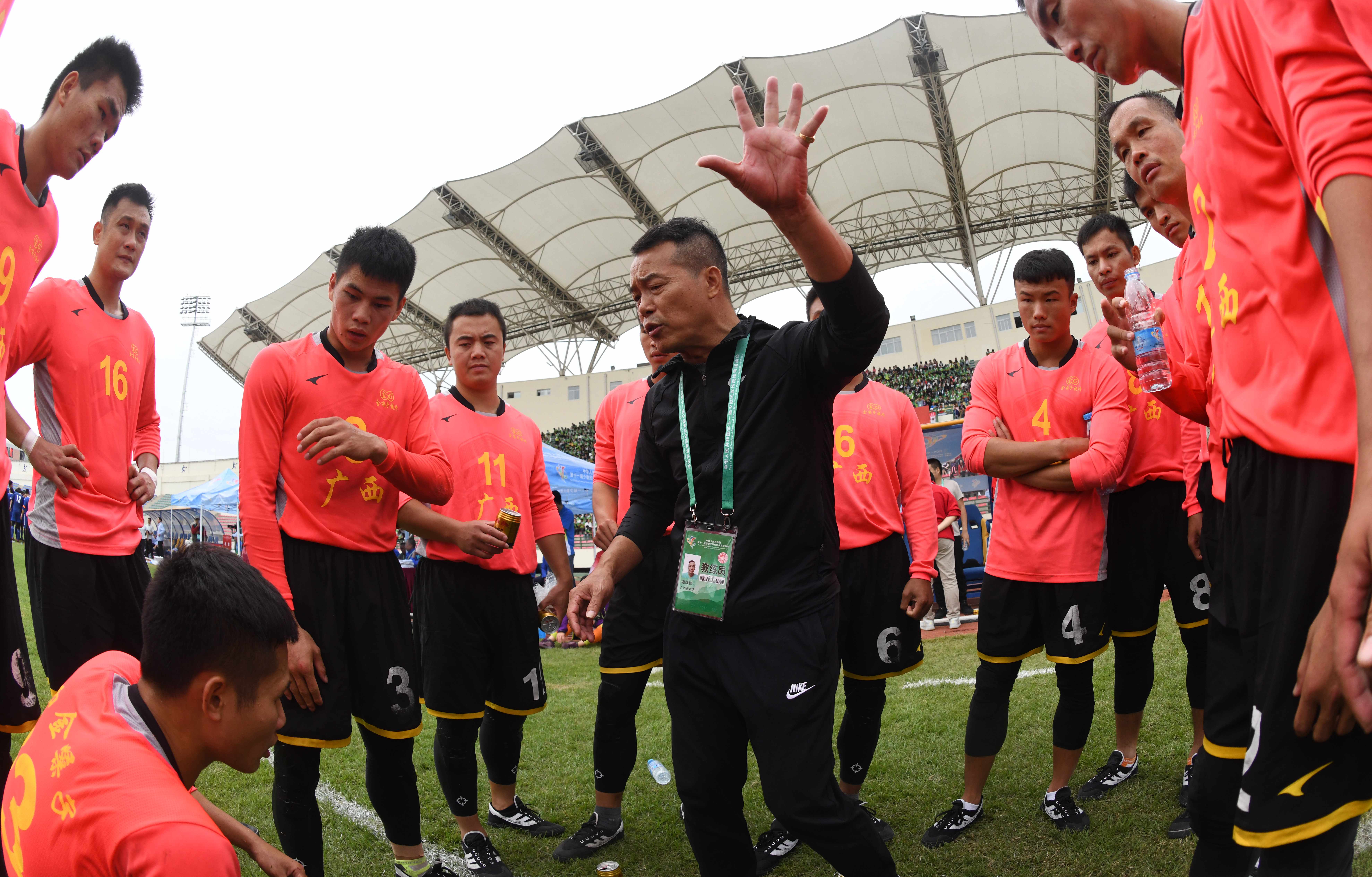 广西队团结一心积极作战，一路领先取胜