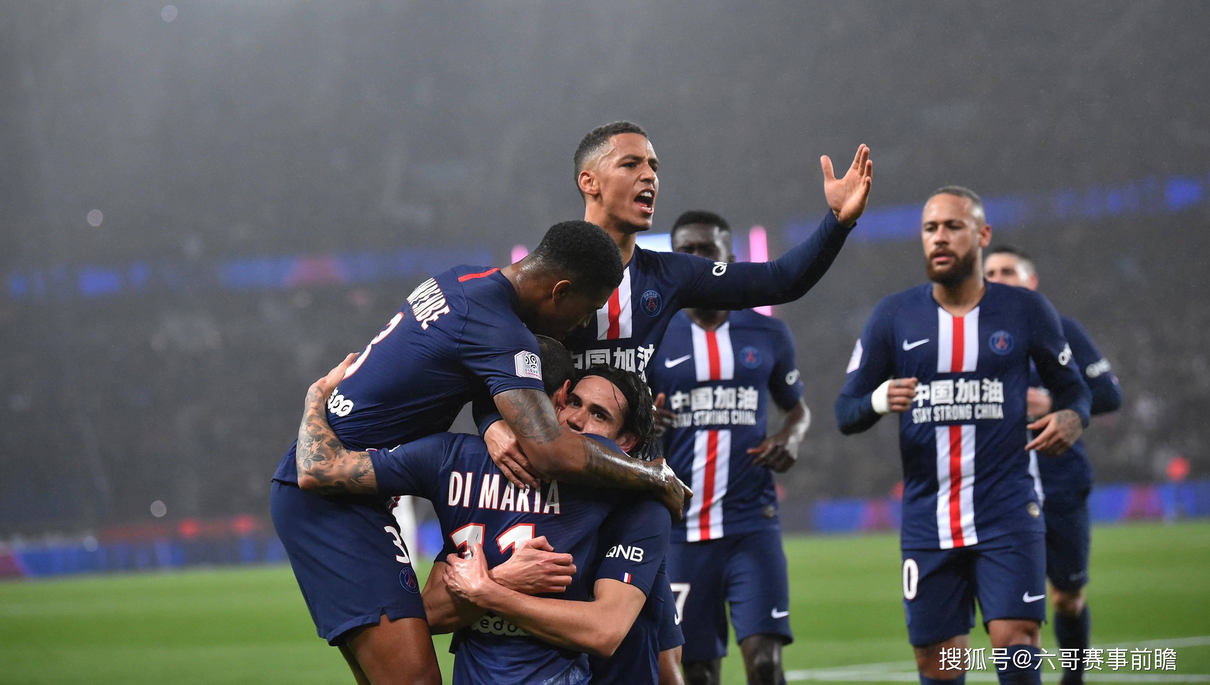 法国超级联赛中一场激烈的对决战胜利