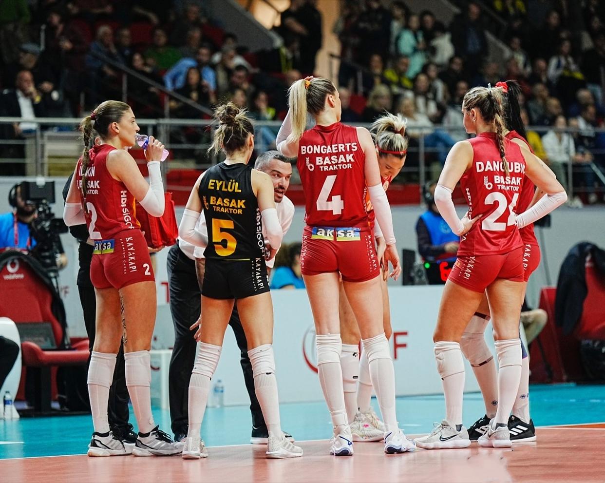 中国女排再胜对手,晋级半决赛 中国女排再胜对手,晋级半决赛