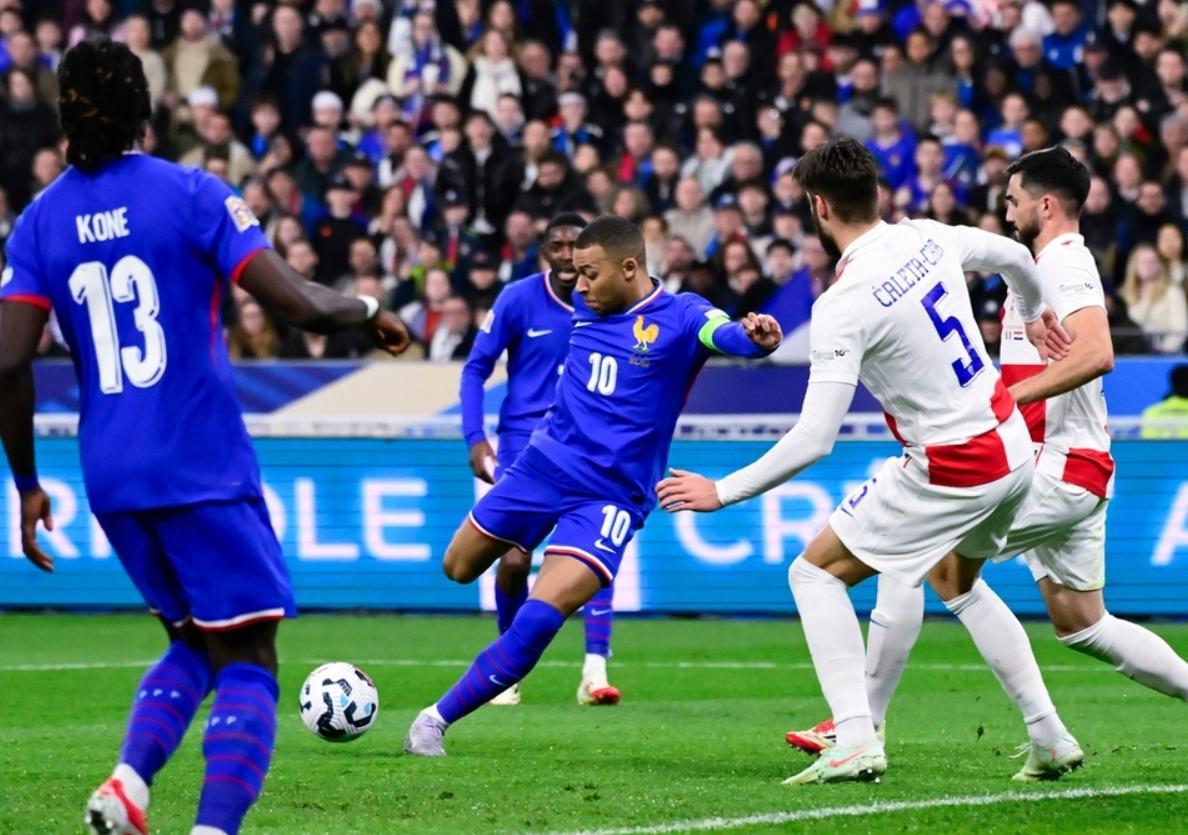 克罗地亚客场逆转法国,晋级希望复苏 克罗地亚客场逆转法国,晋级希望复苏