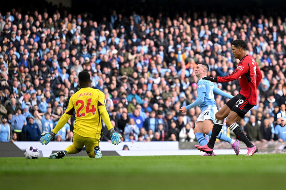 曼城客场大胜，拉什福德双响助曼联逆转