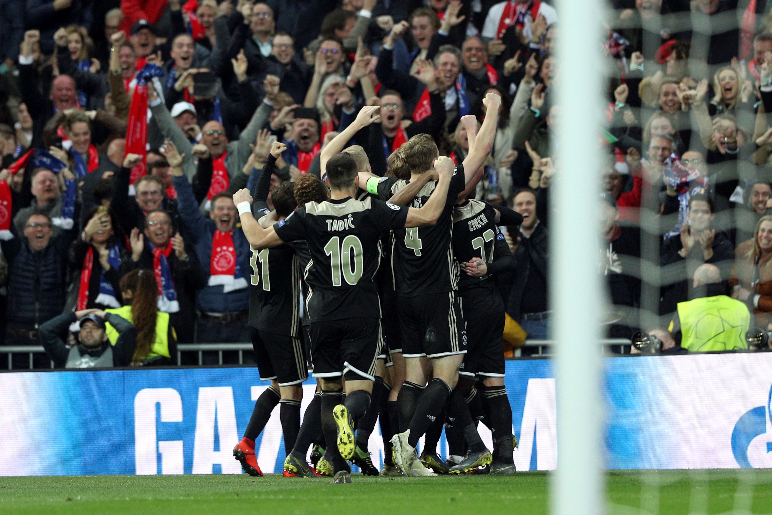 关于阿贾克斯闯关成功，晋级成功一梦成真！的信息