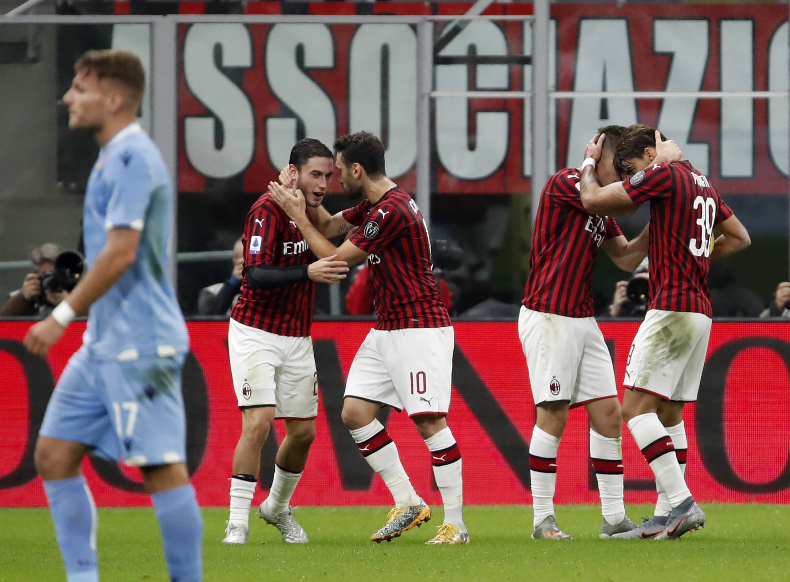 切尔西战平阿贾克斯，积分仍领跑