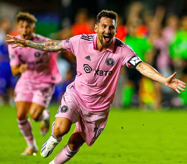 包含巴塞罗那碾压比利亚雷亚尔，梅西梅开二度领衔5-1胜利的词条