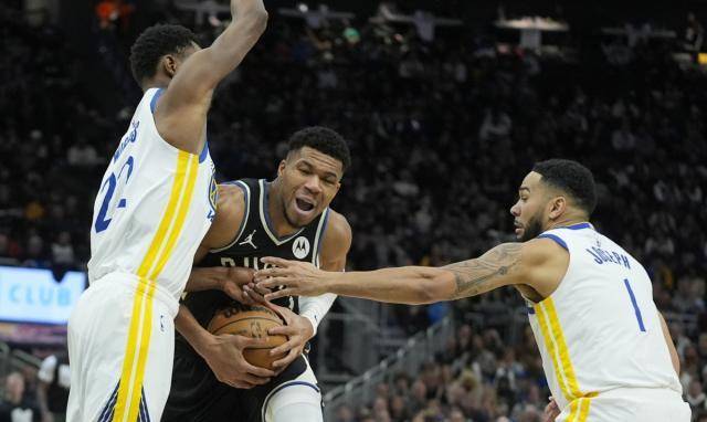 雄鹿大胜篮网领跑东部的简单介绍 雄鹿大胜篮网领跑东部的简单介绍