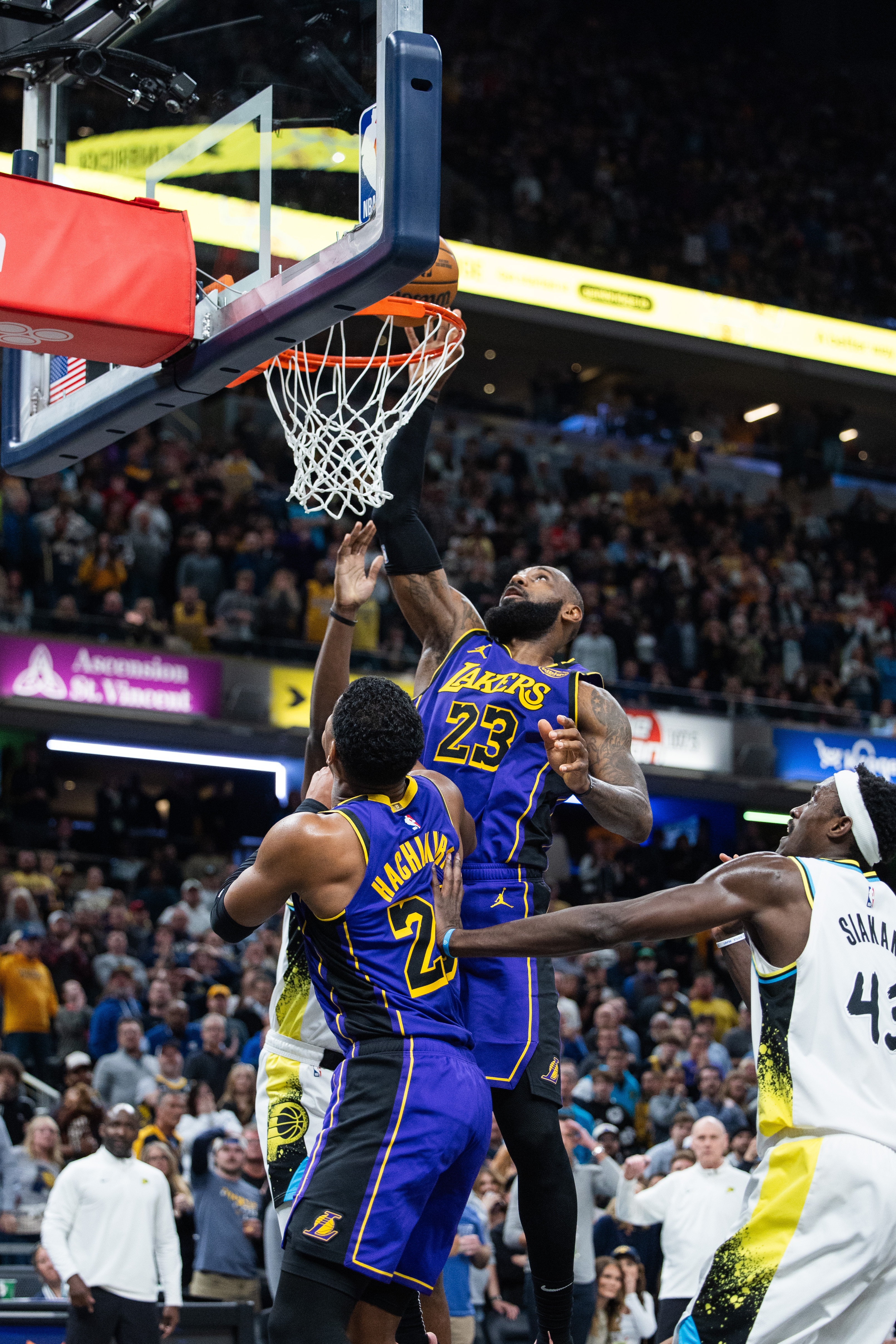 「湖人惨败独行侠,遭遇失利」 「湖人惨败独行侠,遭遇失利」